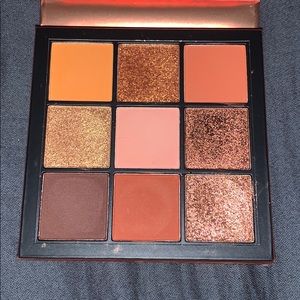 Huda Beauty Topaz